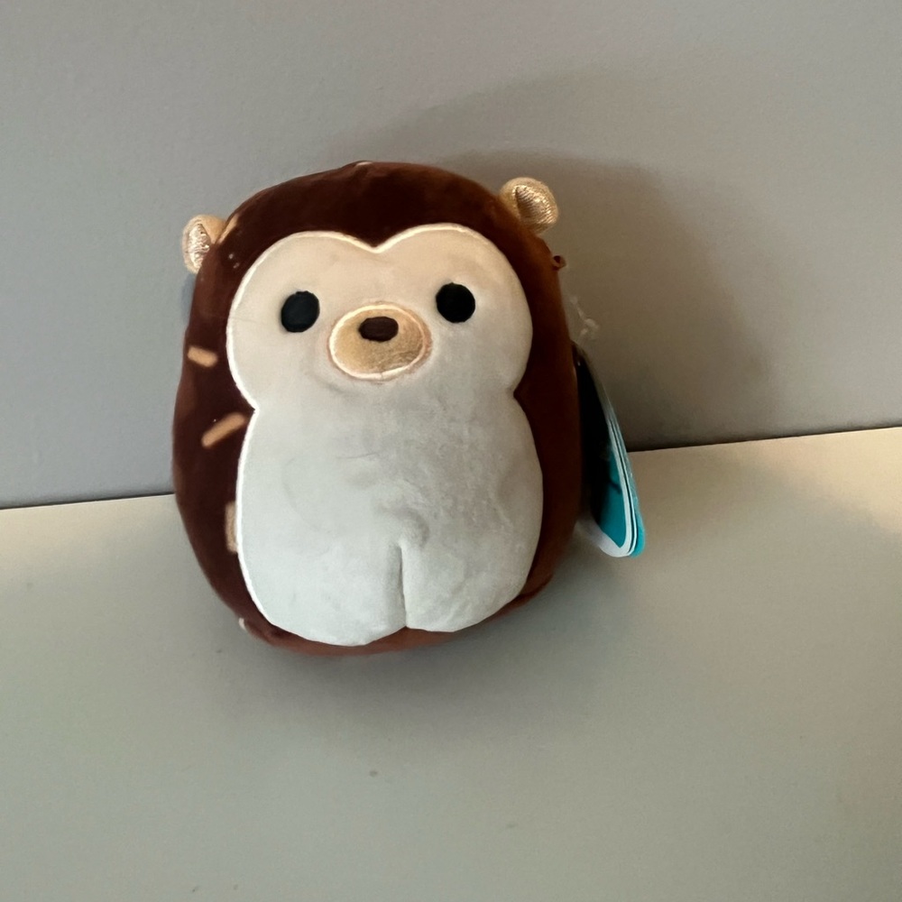 Hila 3.5in squishmallow